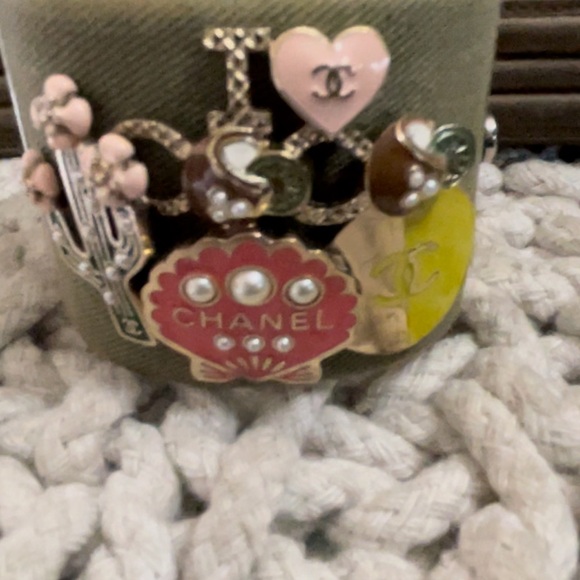 Jumbo Chanel “Le Boy” Khaki/ Ruthenium Handbag with FREE Chanel Bracelet - Picture 5 of 9